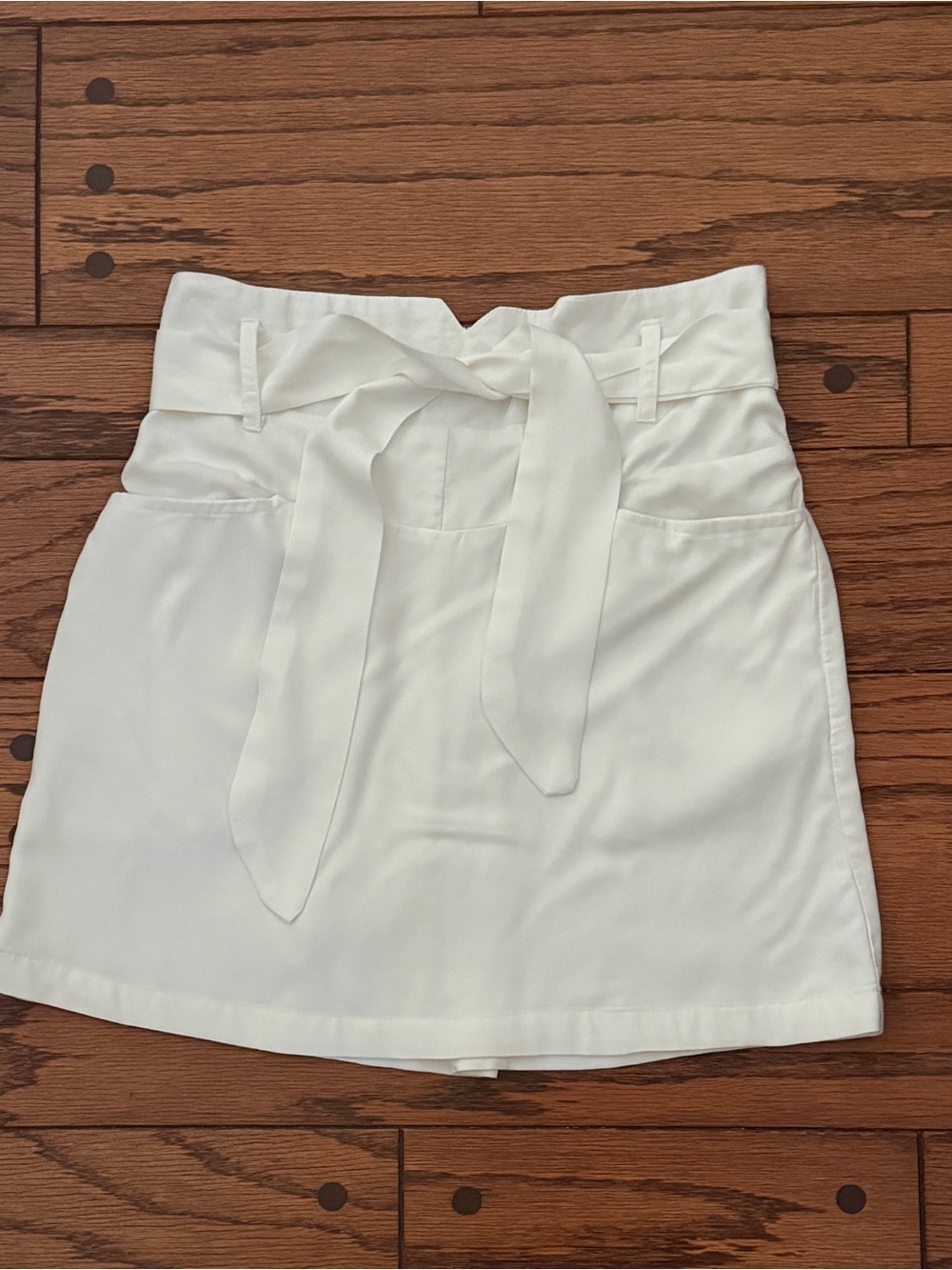 Khush Ivory Mini Skirt Medium Tie Waist Smocked Back Pockets
Boho Hawaii